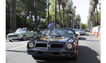 Sen. Shannon Grove hosts ‘Leno’s Law’ Classic Car Parade alongside Jay Leno